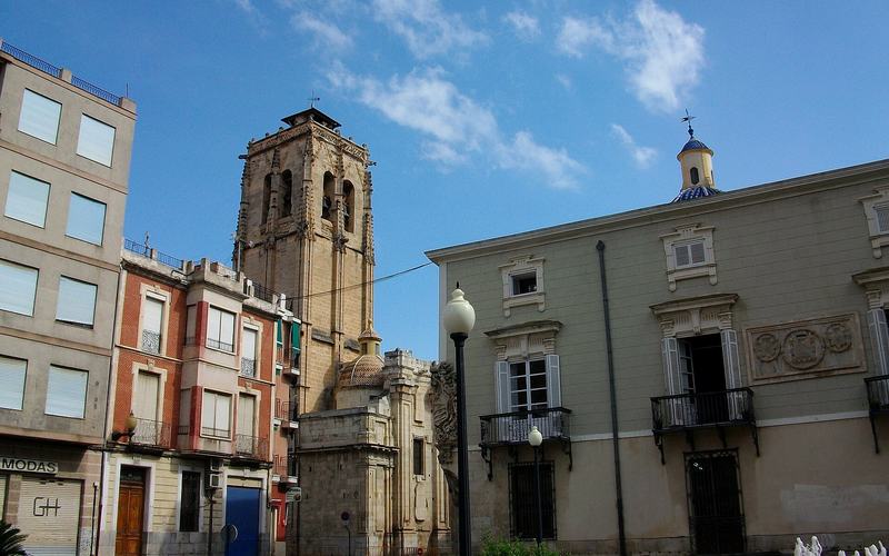 Orihuela: monumentale stad tussen palmen en bergen