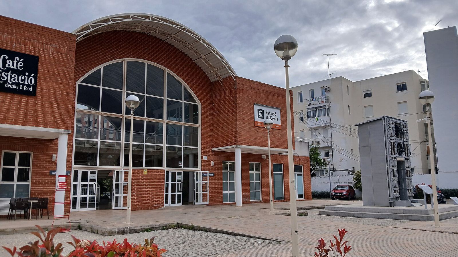 Alicante zonder auto: tram, bus en trein